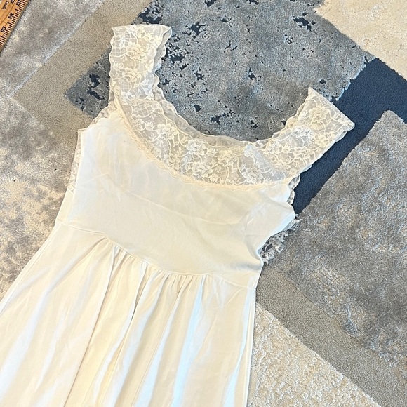 Vintage Vanity Fair Nightgown Ivory Nylon USA Sleeveless Bust 32, Small - Picture 7 of 7